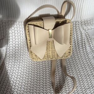 Elegant Cream Bow Accent Woven Bag